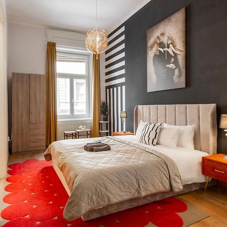 Deluxe Dohany Residence Next To The New York Cafe Budapest Esterno foto