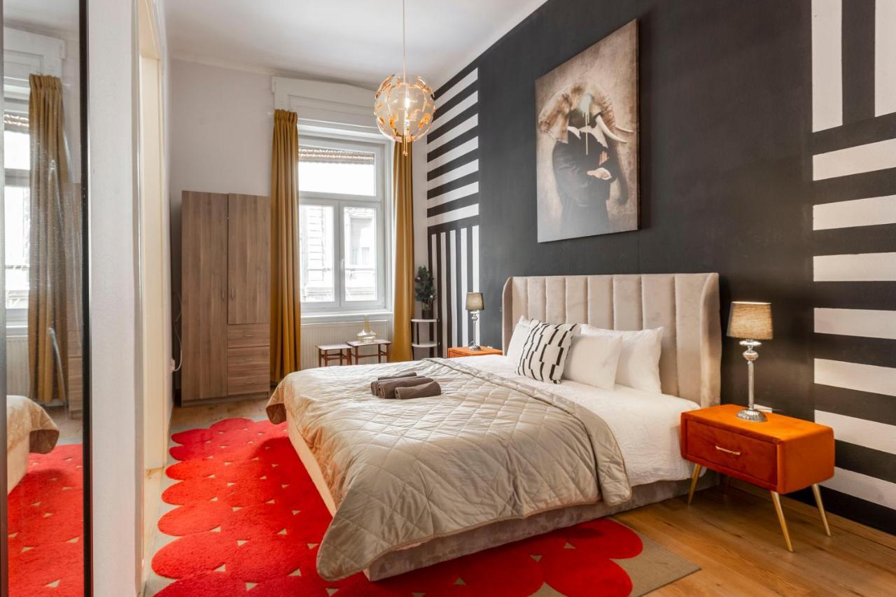 Deluxe Dohany Residence Next To The New York Cafe Budapest Esterno foto